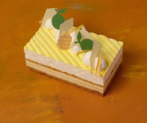 Entremets Infiniment Citron pour 4 à 5 personnes, création pâtissière au citron de la Maison Alban Guilmet à Caen.