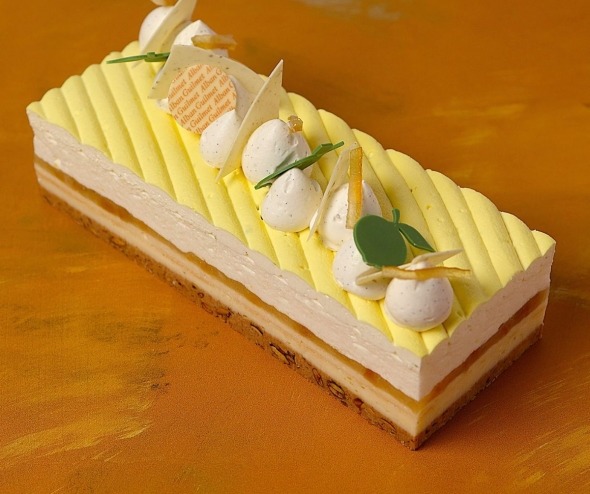 Entremets Infiniment Citron pour 6 à 7 personnes, création pâtissière aux citrons jaune et vert de la Maison Alban Guilmet à Caen.