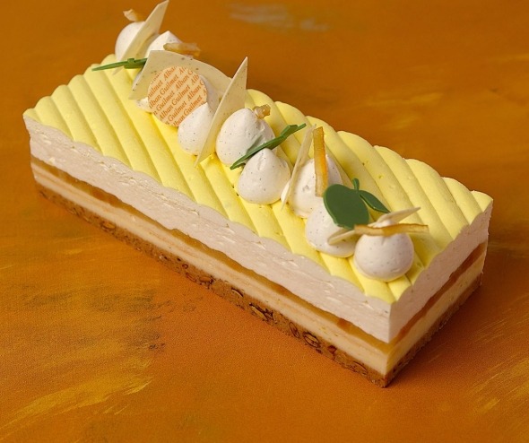 Entremets Infiniment Citron pour 8 à 9 personnes, création pâtissière aux citrons jaune et vert de la Maison Alban Guilmet à Caen.