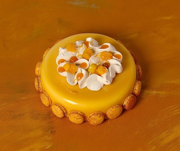 Entremets Trésor des Îles pour 4 à 5 personnes, création pâtissière exotique de la Maison Alban Guilmet à Caen.